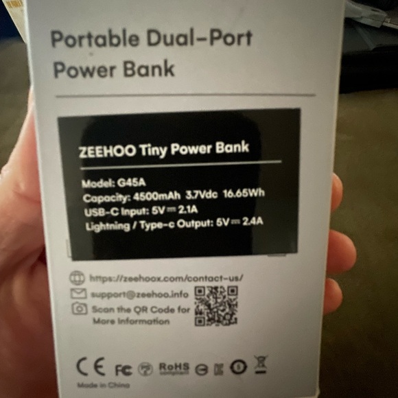 ZeeHoo Portable Dual-Port Power Bank 4500mAh 3.7V USB-C Lightning G45A - Picture 2 of 8